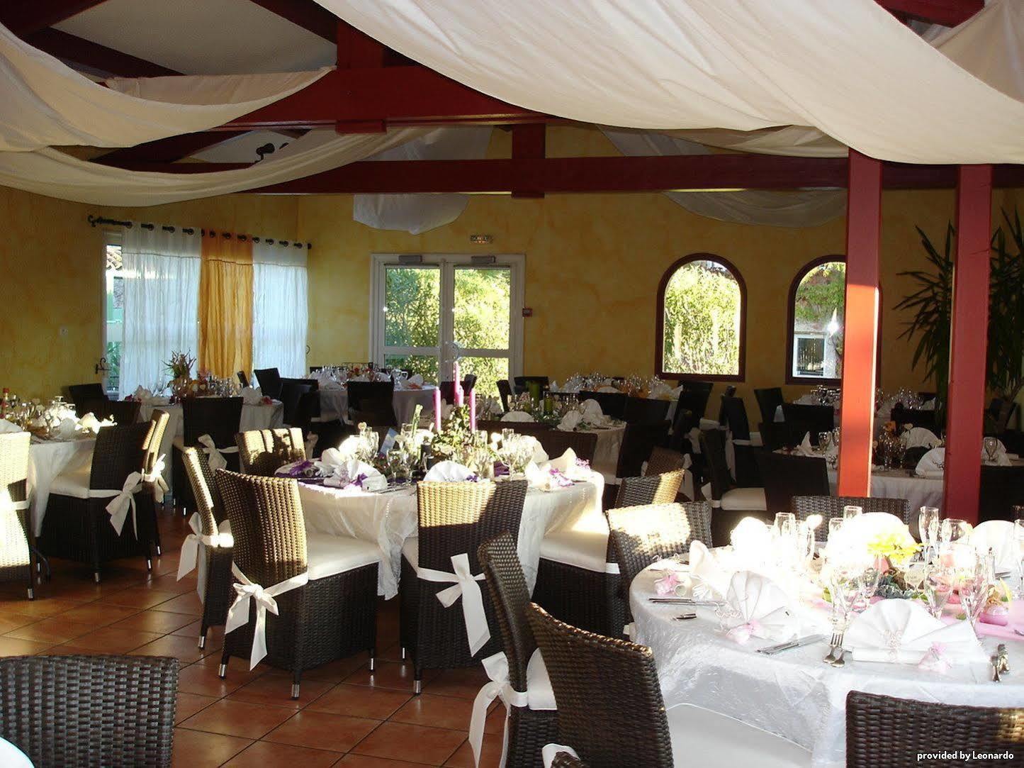 Logis Hotel Restaurant Uzès Pont du Gard Extérieur photo